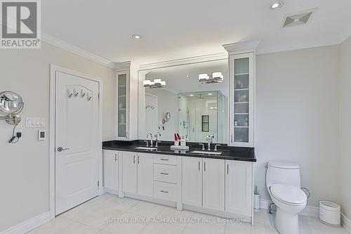 142 Larratt Lane, Richmond Hill, ON - Indoor Photo Showing Bathroom
