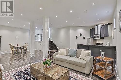 142 Larratt Lane, Richmond Hill, ON - Indoor Photo Showing Living Room