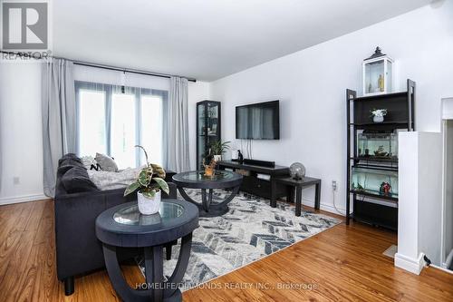 150 Bayview Avenue, Georgina, ON - Indoor Photo Showing Living Room