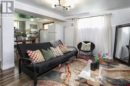 150 Bayview Avenue, Georgina, ON - Indoor Photo Showing Living Room