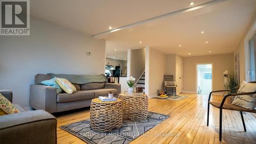 12 Bayview Avenue, Wasaga Beach, ON - Indoor Photo Showing Living Room
