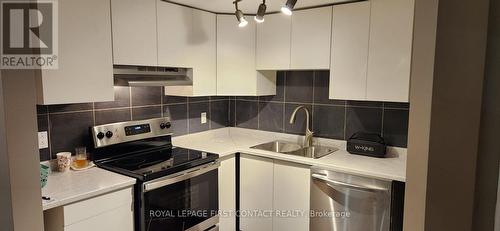 1 Masters Lane, Wasaga Beach, ON - Indoor Photo Showing Kitchen With Double Sink