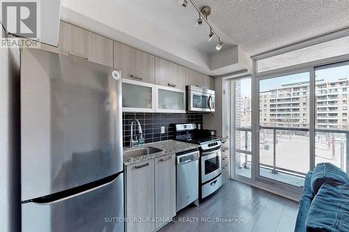 840 - 68 Abell Street, Toronto, ON - Indoor Photo Showing Kitchen