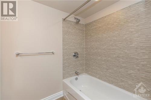 475 Laurier Avenue W Unit#1005, Ottawa, ON - Indoor Photo Showing Bathroom