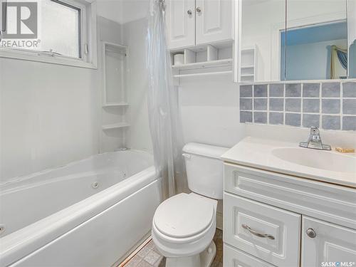 828 Temperance Street, Saskatoon, SK - Indoor Photo Showing Bathroom