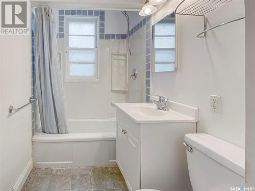 828 Temperance Street, Saskatoon, SK - Indoor Photo Showing Bathroom