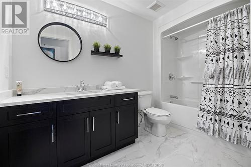 23 Belleview Drive, Cottam, ON - Indoor Photo Showing Bathroom
