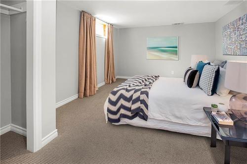 39 Pheasant Place, Hamilton, ON - Indoor Photo Showing Bedroom