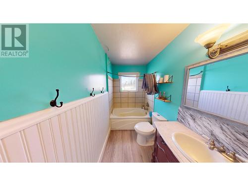 1816 Cypress Road, Quesnel, BC - Indoor Photo Showing Bathroom