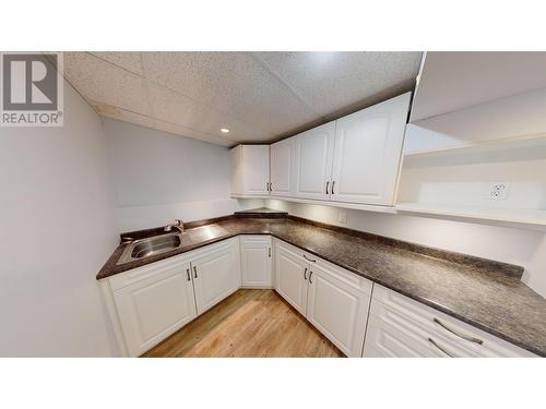 1816 Cypress Road, Quesnel, BC - Indoor Photo Showing Kitchen With Double Sink