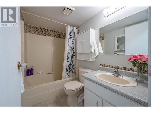 286 Green Ave W Avenue Unit# 102, Penticton, BC - Indoor Photo Showing Bathroom