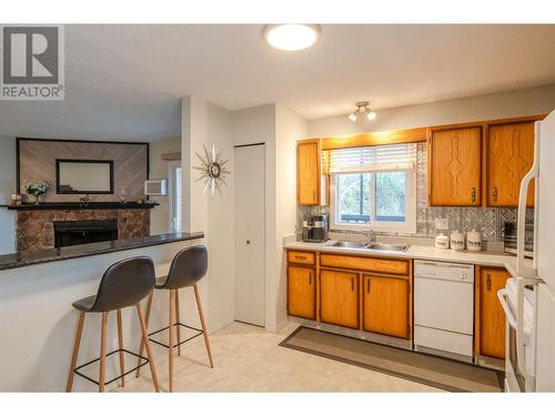 286 Green Ave W Avenue Unit# 102, Penticton, BC - Indoor Photo Showing Kitchen With Double Sink