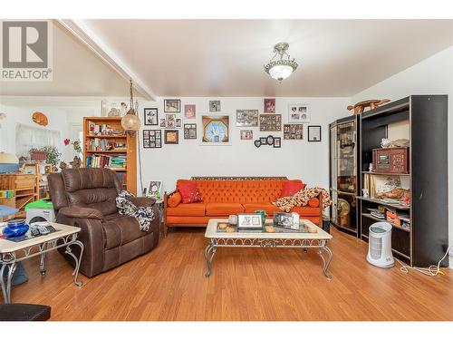 3049 Hornsberger Road, Salmon Arm, BC - Indoor Photo Showing Living Room