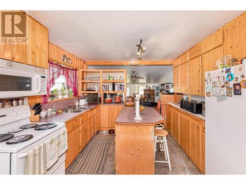 3049 Hornsberger Road, Salmon Arm, BC - Indoor Photo Showing Kitchen