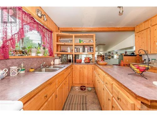 3049 Hornsberger Road, Salmon Arm, BC - Indoor Photo Showing Kitchen With Double Sink