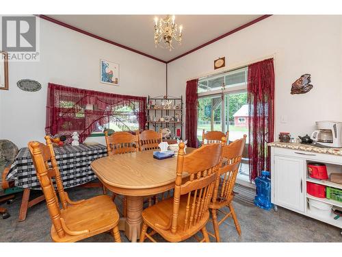 3049 Hornsberger Road, Salmon Arm, BC - Indoor Photo Showing Dining Room