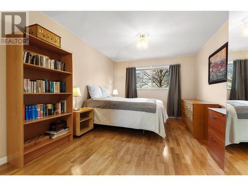 715 Lowe Drive, Cawston, BC - Indoor Photo Showing Bedroom