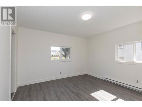 680 10 Street Sw, Salmon Arm, BC - Indoor Photo Showing Other Room