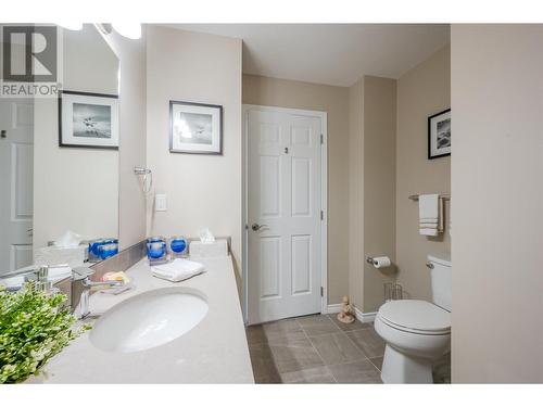 3388 Skaha Lake Road Unit# 302, Penticton, BC - Indoor Photo Showing Bathroom