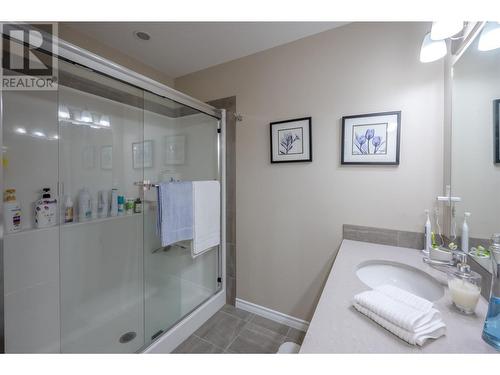 3388 Skaha Lake Road Unit# 302, Penticton, BC - Indoor Photo Showing Bathroom