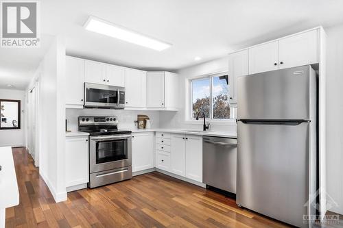 398 Roxdale Avenue, Ottawa, ON - Indoor Photo Showing Kitchen With Stainless Steel Kitchen