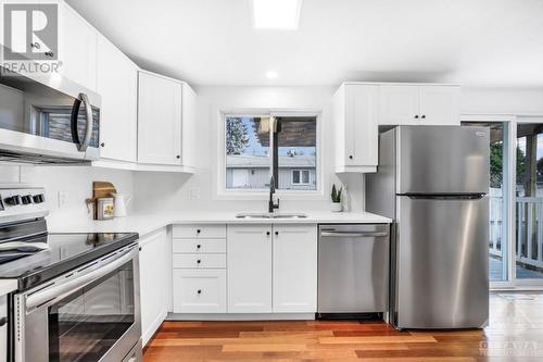 398 Roxdale Avenue, Ottawa, ON - Indoor Photo Showing Kitchen With Stainless Steel Kitchen