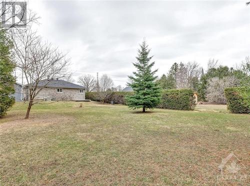 Large rear yard with mature trees - 5961 Perth Street, Ottawa, ON - Outdoor