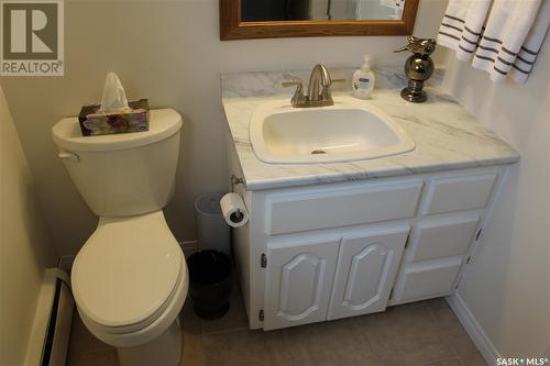 685 Dieppe Drive, Weyburn, SK - Indoor Photo Showing Bathroom