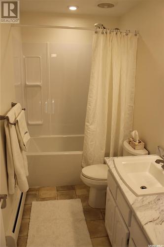 685 Dieppe Drive, Weyburn, SK - Indoor Photo Showing Bathroom