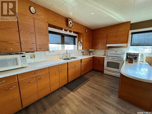 Crescent 425 Corofin Crescent, Sturgis, SK - Indoor Photo Showing Kitchen With Double Sink