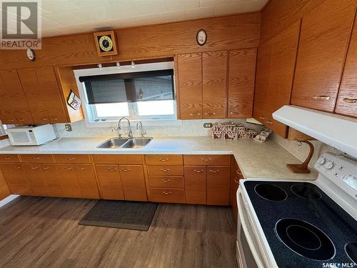 Crescent 425 Corofin Crescent, Sturgis, SK - Indoor Photo Showing Kitchen With Double Sink