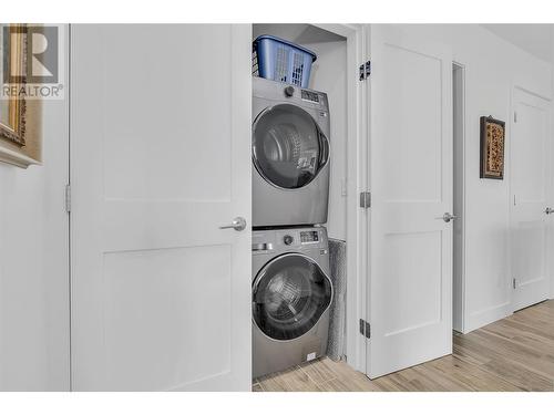 2900 Abbott Street Unit# 104, Kelowna, BC - Indoor Photo Showing Laundry Room