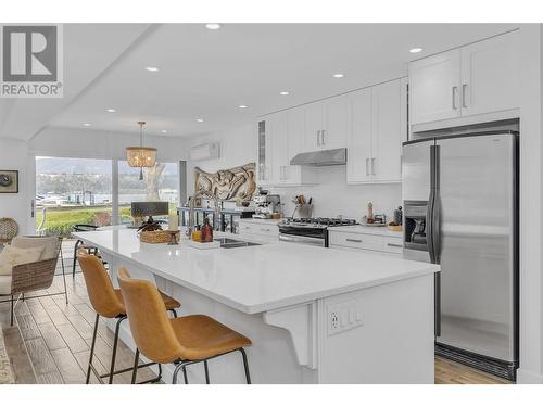 2900 Abbott Street Unit# 104, Kelowna, BC - Indoor Photo Showing Kitchen With Upgraded Kitchen