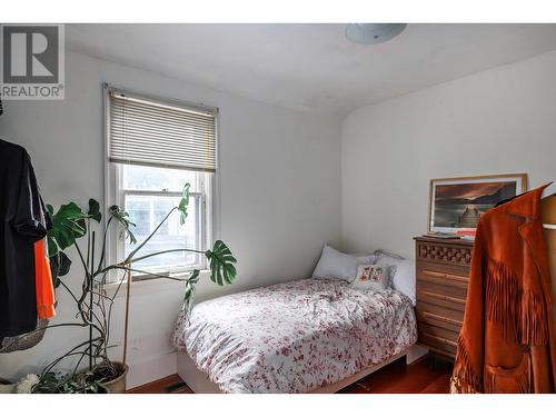870 Leon Avenue, Kelowna, BC - Indoor Photo Showing Bedroom