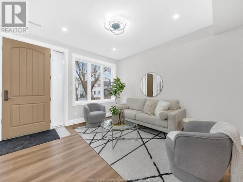 485 Church Street, Windsor, ON - Indoor Photo Showing Living Room