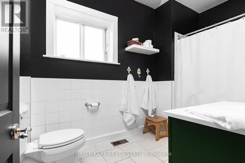 93 Ontario St, Bracebridge, ON - Indoor Photo Showing Bathroom