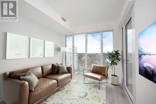 #1008 -21 Park St E, Mississauga, ON - Indoor Photo Showing Living Room