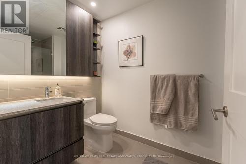 1008 - 21 Park Street E, Mississauga, ON - Indoor Photo Showing Bathroom