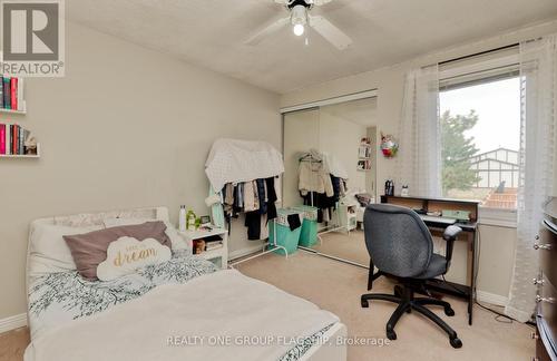 38 - 2200 Glenwood School Drive, Burlington, ON - Indoor Photo Showing Bedroom