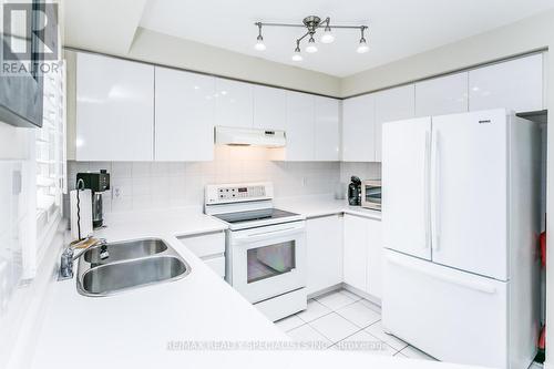 6419 Hampden Woods Rd, Mississauga, ON - Indoor Photo Showing Kitchen With Double Sink
