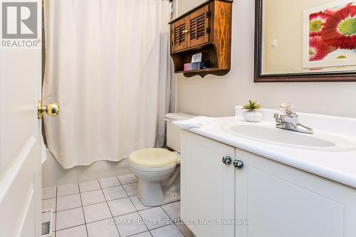 6419 Hampden Woods Rd, Mississauga, ON - Indoor Photo Showing Bathroom