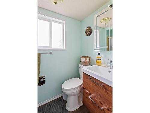 1124 Erickson Street, Creston, BC - Indoor Photo Showing Bathroom