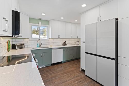 1124 Erickson Street, Creston, BC - Indoor Photo Showing Kitchen With Upgraded Kitchen