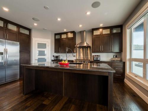 1710 Primrose Crt, Kamloops, BC - Indoor Photo Showing Kitchen With Upgraded Kitchen
