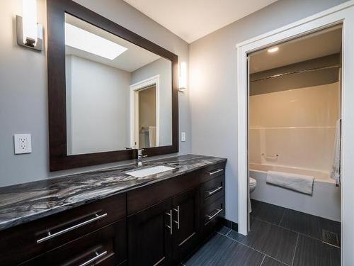 1710 Primrose Crt, Kamloops, BC - Indoor Photo Showing Bathroom