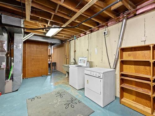 1951 Cardinal Drive, Kamloops, BC - Indoor Photo Showing Laundry Room