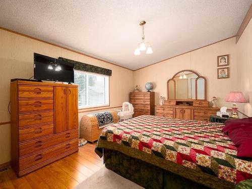 6978 Watson Drive, Kamloops, BC - Indoor Photo Showing Bedroom