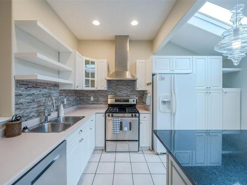 564 Papineau Street, Penticton, BC - Indoor Photo Showing Kitchen With Double Sink