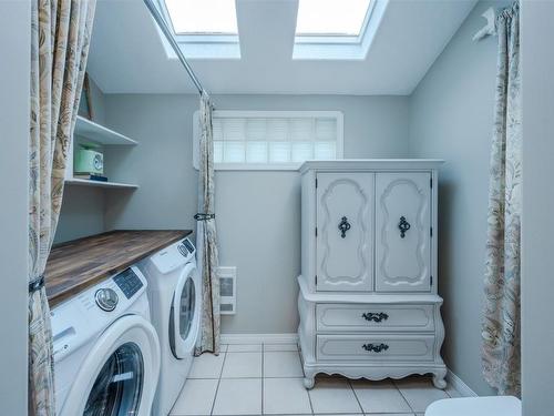 564 Papineau Street, Penticton, BC - Indoor Photo Showing Laundry Room