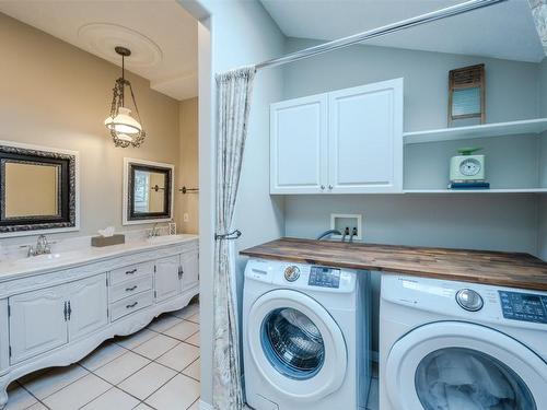564 Papineau Street, Penticton, BC - Indoor Photo Showing Laundry Room